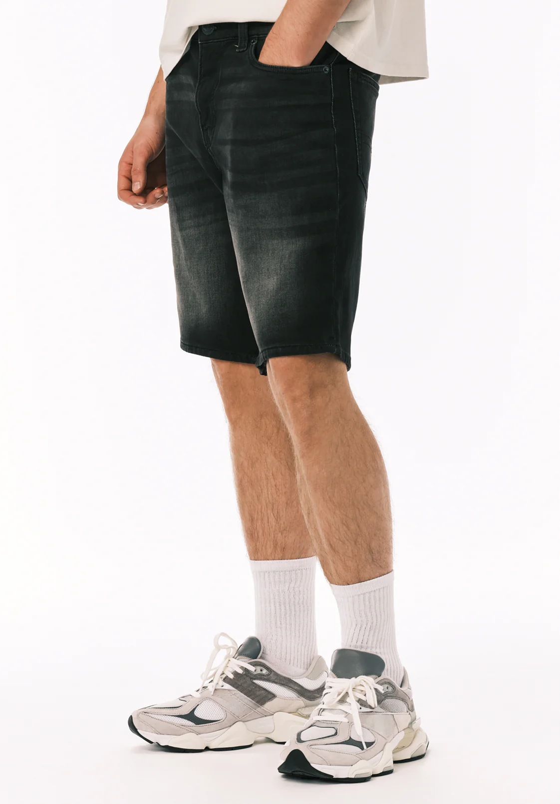 Relaxed Straight Dean Men's Freedom Flex Denim Shorts, Sanded Black - BM22965 - Image 2