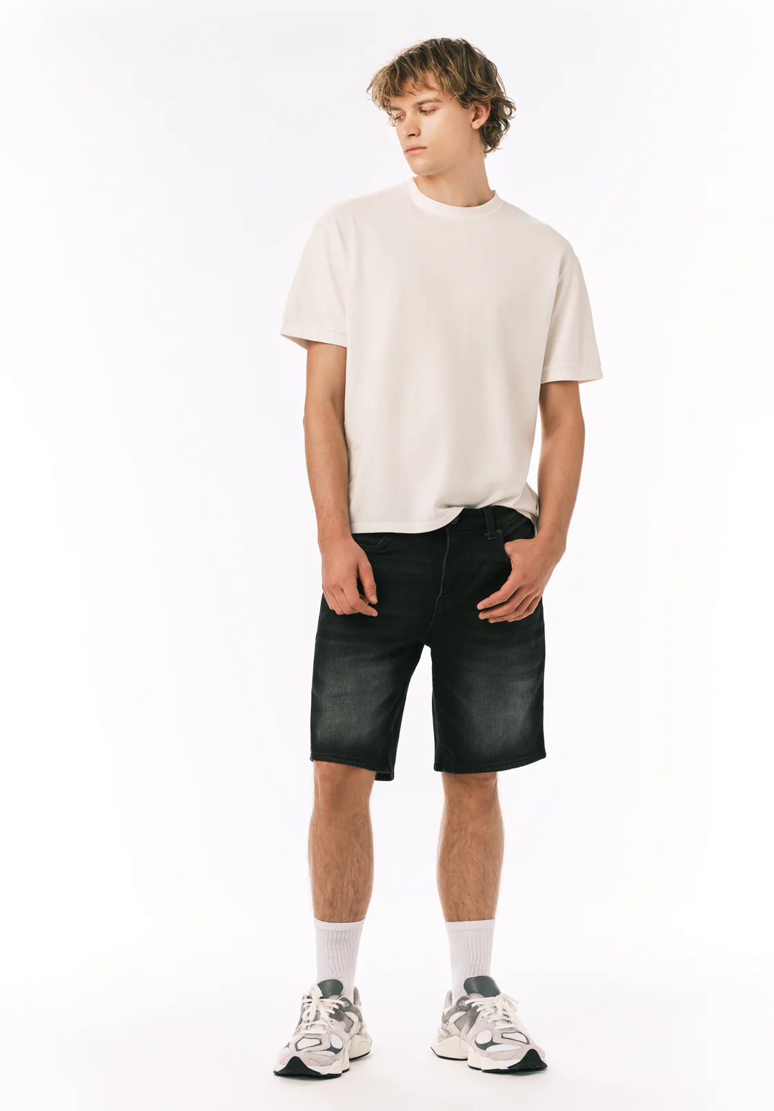 Relaxed Straight Dean Men's Freedom Flex Denim Shorts, Sanded Black - BM22965 - Image 4